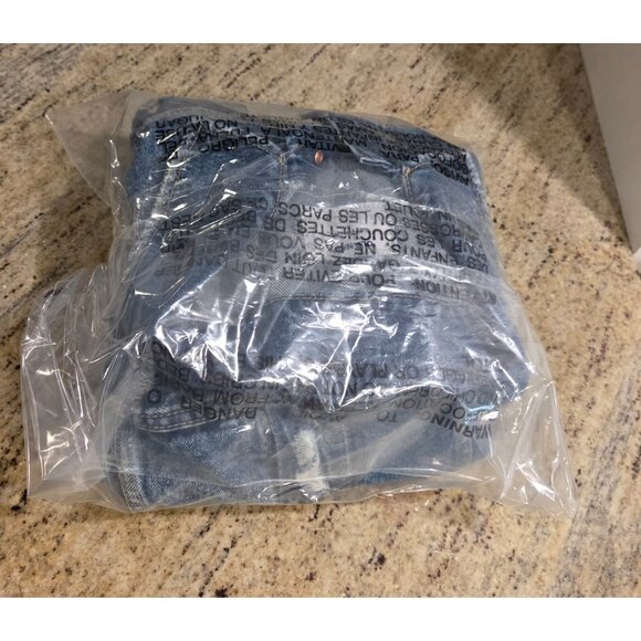 Old Navy Boyfriend Style Women’s Size XL Denim Distressed Trucker Jacket - Picture 15 of 15